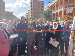 لخدمة المجتمع المحلى : "الجيزاوى" يفتتح معرض تسويق منتجات كليات جامعة بنها